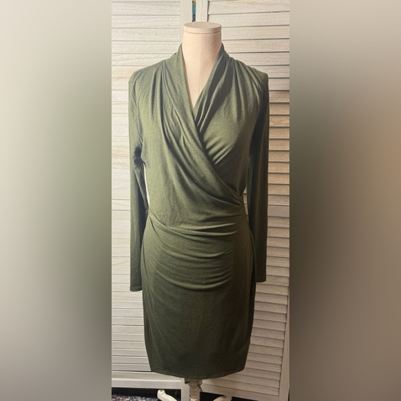 Ann Taylor Faux Wrap Dress. Great Condition. Size 4. Olive Green. Career - Picture 3 of 8